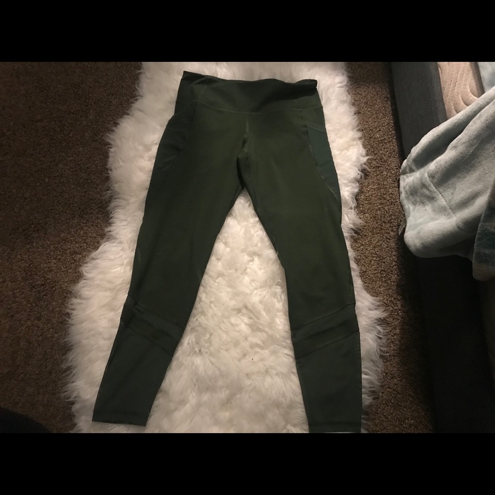 NWOT old navy go dry leggings with mesh detail